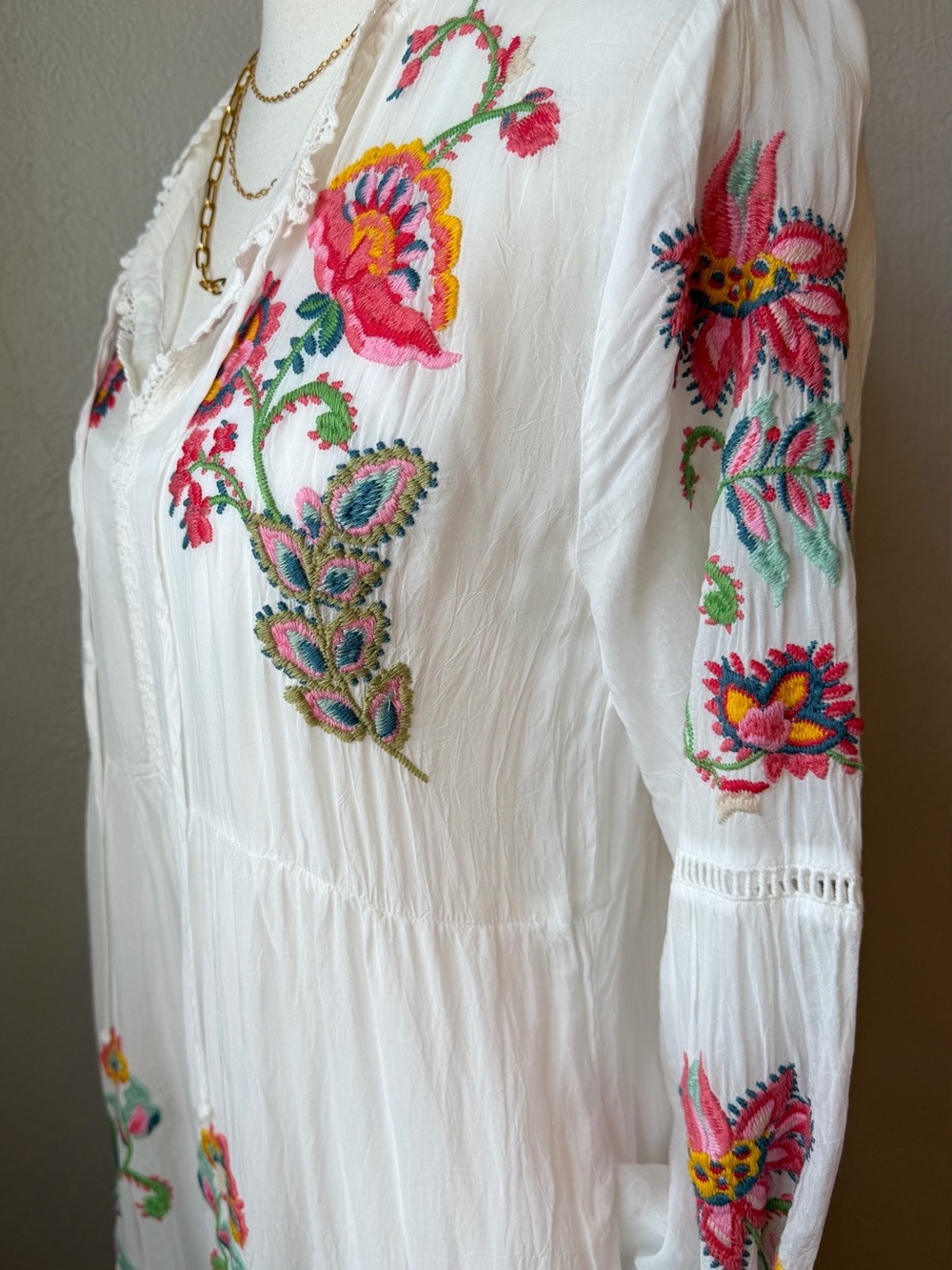 NWT. Johnny Was  White Embroidered Floral Boho Dress Size Small - Picture 9 of 15